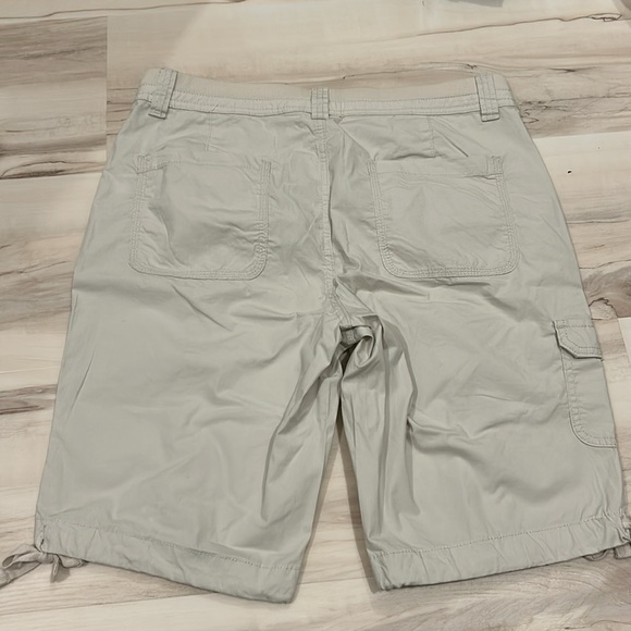 Bermuda Shorts - Picture 5 of 5